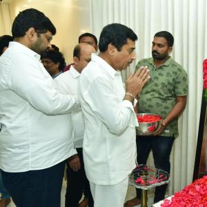 Celebs Pay Homage to Nandamuri Tarakaratna