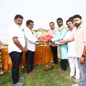 Avnu Nenithe Movie Opening