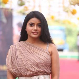 Soumya Reddy Latest Photos