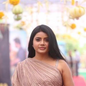 Soumya Reddy Latest Photos