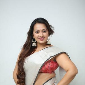 Ester Noroha Latest Photoshoot