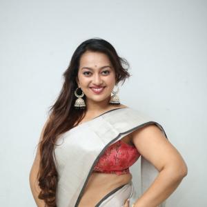 Ester Noroha Latest Photoshoot