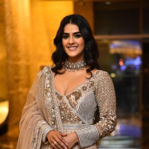 Kavya Thapar Recent Photos