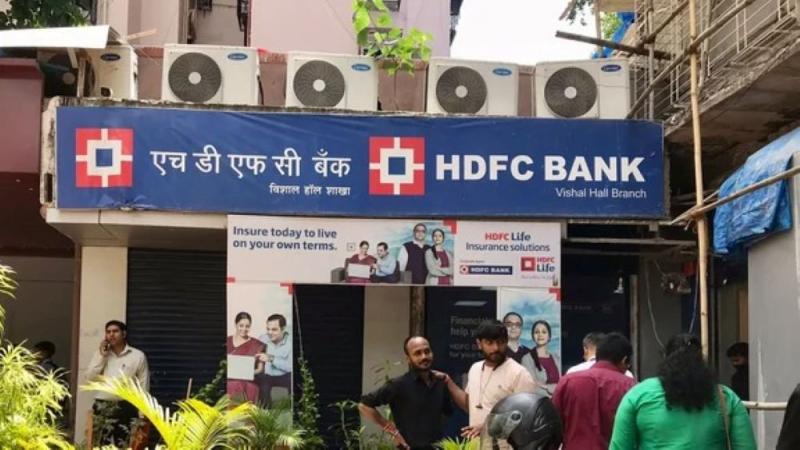 HDFC Bank to Sell ₹9,062 Crore in Car Loans Through Pass-Through Certificates