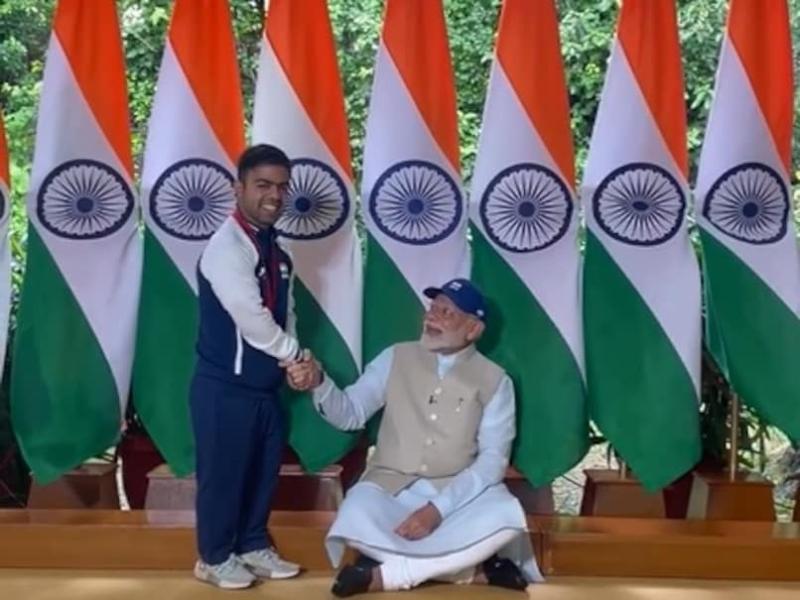 PM Modi Meets Indian Paralympians: Celebrates Record 29 Medals from Paris Games