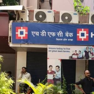 HDFC Bank to Sell ₹9,062 Crore in Car Loans Through Pass-Through Certificates