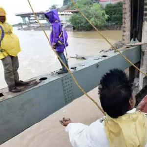 Shock and Allegations: Boats Ram Into Prakasam Barrage During Vijayawada Floods, Conspiracy Theories Emerge