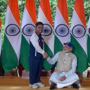 PM Modi Meets Indian Paralympians: Celebrates Record 29 Medals from Paris Games