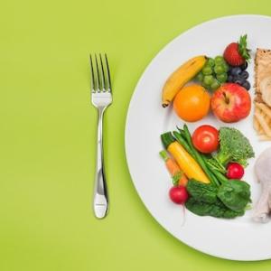 Plate Your Way to Weight Loss: Nutritionist's Tips for Healthy Eating