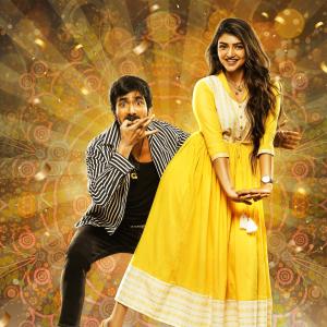 DHAMAKA Theatrical Trailer: Ravi Teja in full on mass avatar