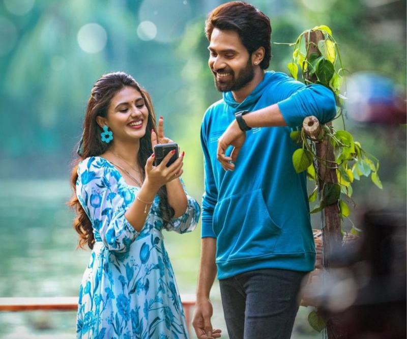 AAY Review – Entertainer Andi