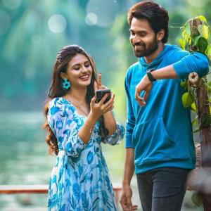 AAY Review – Entertainer Andi